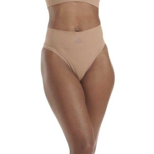 Adidas Thong mjuk träningstrosa (dam) på en modell