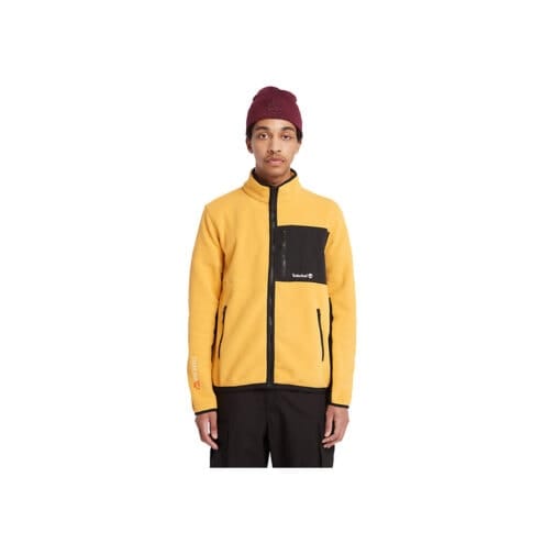 En modell bär en skön och snygg Timberland Outdoor archive fleecejacka (herr)