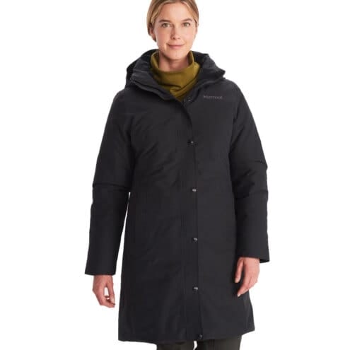 Marmot chelsea coat (dam) på en modell-stängd dragkedja