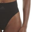 En närbild på Adidas Thong mjuk träningstrosa (dam) där loggan visas