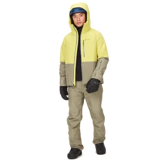 En modell har på sig Marmot Lightray GORE-TEX skidjacka (herr) med matchande byxor