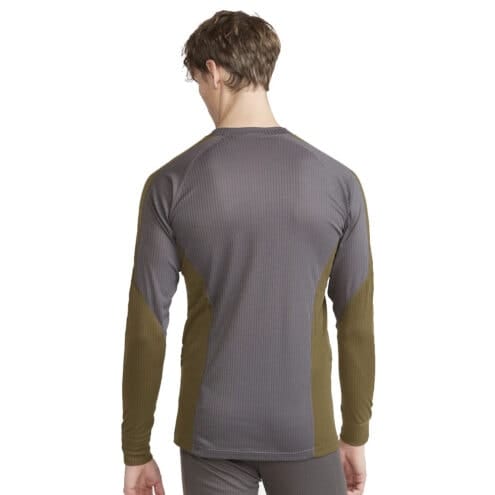 Baksida tröja av Ett varmt och skönt Craft Core Dry Baselayer Set för män