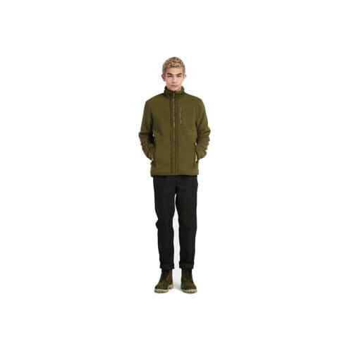 En modell bär Timberland High-Pile Fleece jacka (herr)
