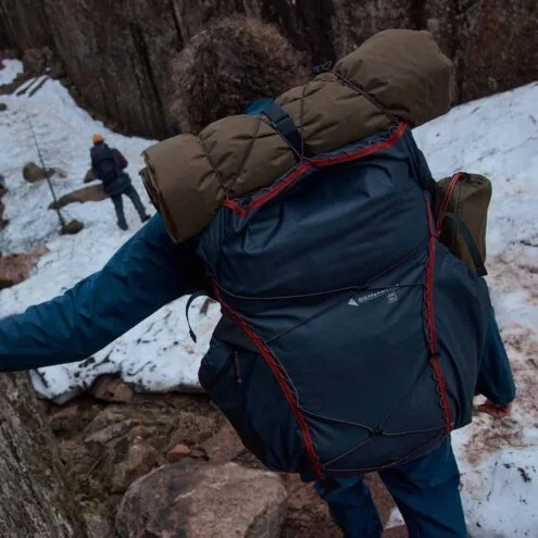 Miljöbild på Klättermusen Vån WP Backpack 55 ryggsäck