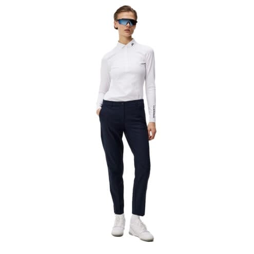 J.Lindeberg Pia Pant golfbyxor (dam) på en modell framifrån
