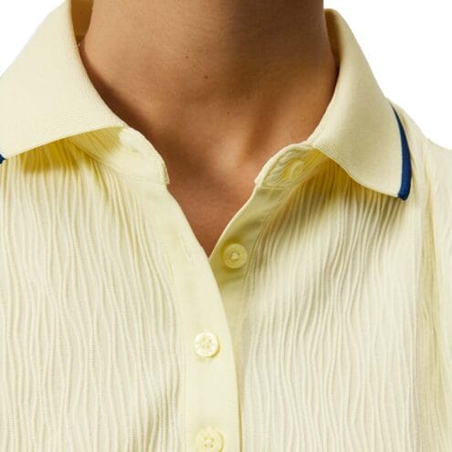 Närbild på krage av J.Lindeberg Lila Sleeveless Top pikéväst (dam)