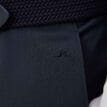 Närbild på logga av J.Lindeberg Somle golfshorts (herr)