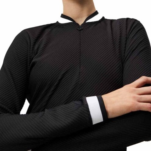 Närbild på J.Lindeberg Leonor Mid Layer (dam) i färgen navy