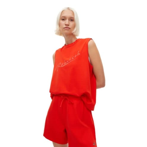 Bekväm och cool Röhnisch Cotton Retro Top träningslinne (dam) på en modell