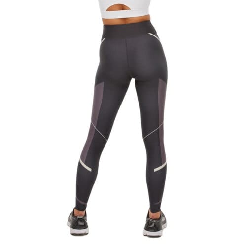 Sköna och snygga Röhnisch Printed High Waist Tights (dam) på en modell