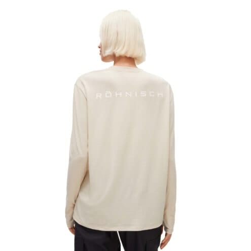 Baksida av Röhnisch Clara Base Long Sleeve träningströja (dam) i ett mjukt material på en modell