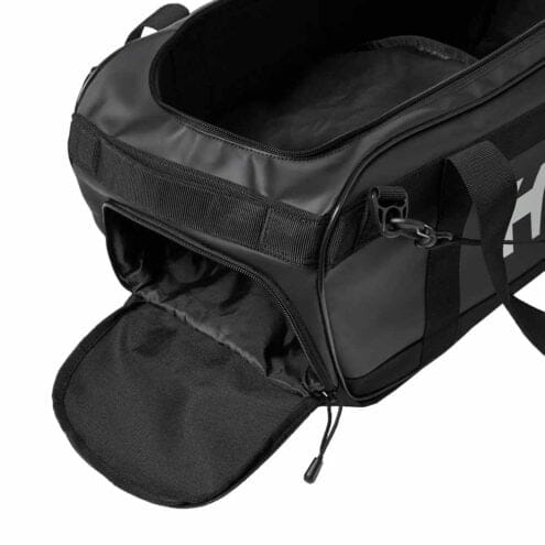 En öppnad Helly Hansen Scout Duffel bag 50/90L