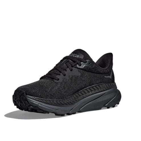 En snygg och stötdämpande HOKA ONE ONE Challenger 7 GTX (herr snett framifrån