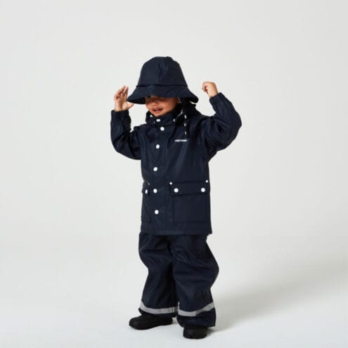 Hela kitet till Tretorn Kids Wings Rain Hat (barn) på en pojkmodell