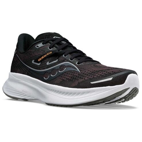 En snygg och skön Saucony Guide 16 (dam) som passar perfekt till asfaltslöpning snett underifrån