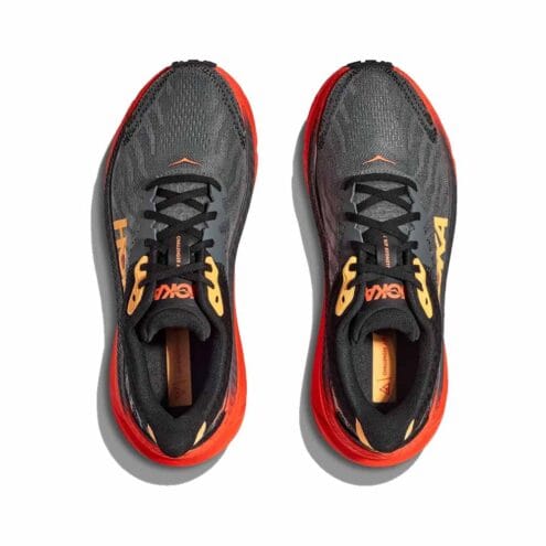 Ett par Stabila och ergonomiska HOKA ONE ONE Challanger 7 terränglöparskor (herr)