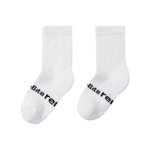 Ett par otroligt praktiska och skyddande Reima Anti-Bite Socks Insect strumpor (barn)