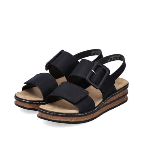 Ett par snygga och stilrena Rieker 62950-00 sandaler med kilklack (dam)