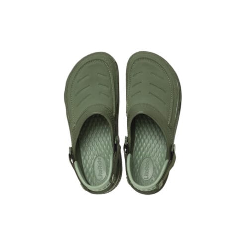 ett par gröna Crocs Yukon Vista II LR Clog (unisex)