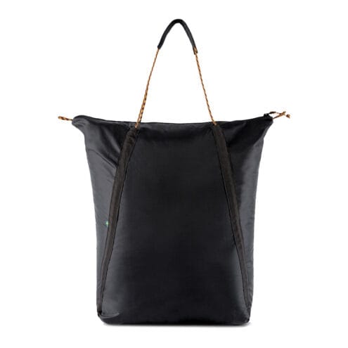 baksidan av Klättermusen Gebo Bag 23L lättviktsväska (unisex) på axlarna