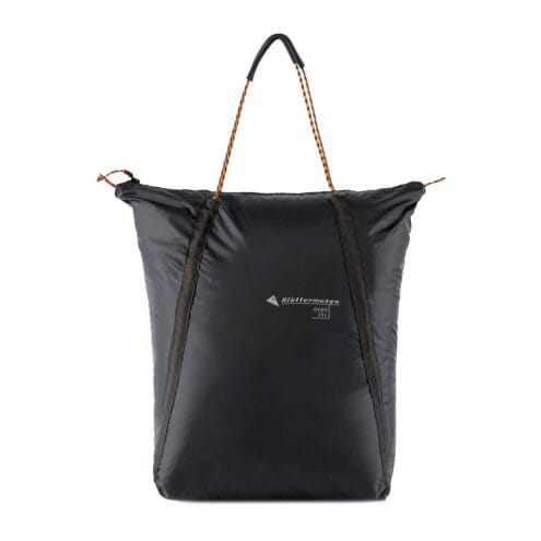 framsidan av Klättermusen Gebo Bag 23L lättviktsväska (unisex) på axlarna