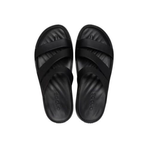 ett par svarta Crocs Getaway Strappy sandaler (dam)