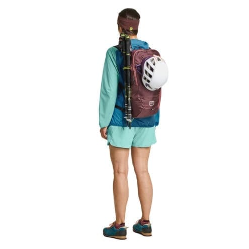 Ortovox Traverse Light 20L Light lättviktsryggsäck (unisex) på en modell med full utrustning