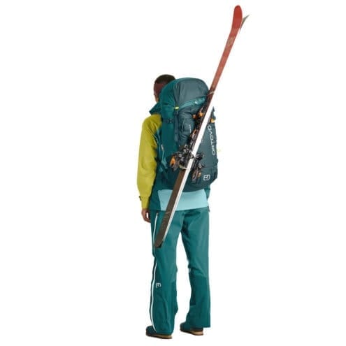 Skidor på Ortovox Peak 52L S vandringsryggsäck (unisex)