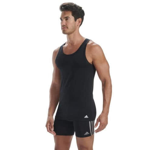 Adidas Tank Top 2-pack linne (herr) med fyrvägsstrech på en modell