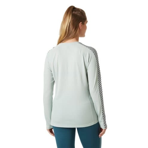 rygg på Helly Hansen Lifa Active Stripe Crew (dam) som en modell bär