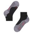 Ett par lätta och ventilerande Falke TK5 Wander Short Trekking Sock vandringsstrumpor (dam)