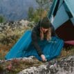 en person använder Therm-a-Rest MondoKing 3D tjockt liggunderlag