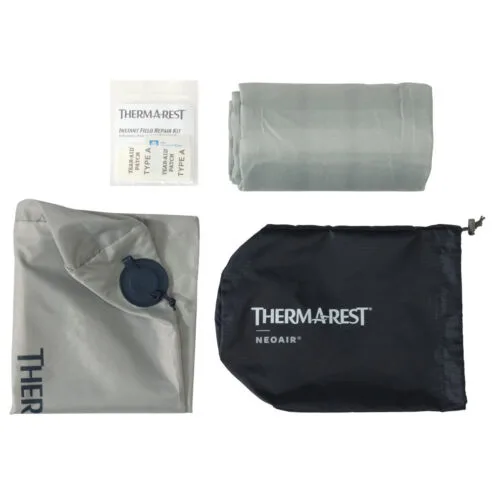 detaljer och saker som ingår i Therm-a-Rest NeoAir Topo Luxe uppblåsbart liggunderlag