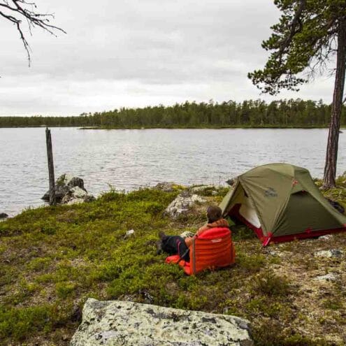 en Therm-a-Rest Prolite Apex självuppblåsbart liggunderlag omgjord till en stol