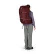 Osprey Fairview Trek 50L vandrings och reseryggsäck (dam) på en modell