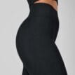 Casall Multi Rib Seamless High Waist Tights träningstights (dam) på en modell - i svart