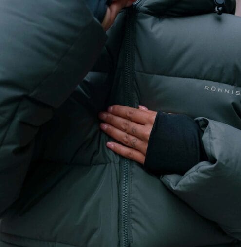 detaljer på en Röhnisch Nellie Jacket vinterjacka (dam)