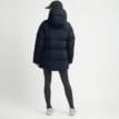 baksida av Röhnisch Nellie Jacket vinterjacka (dam) på en modell