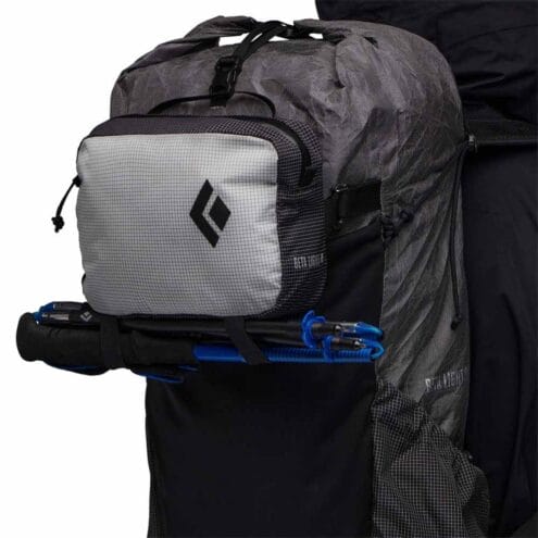 Black Diamond Beta Light Satellite Bag 4L med en stavhållare
