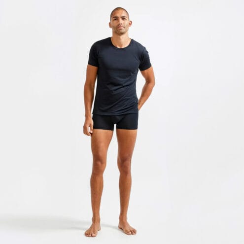 en modell bär Craft Core Dry Boxer 3-Inch kalsonger 2-Pack (herr)