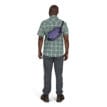 Osprey Transporter Waist Pack midjeväska (unisex) på ryggen av en modell