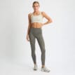 en modell bär Röhnisch Logo Effect High Waist Tights träningstights (dam)