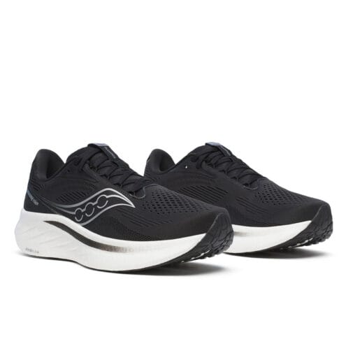 ett par svarta Saucony Ride 18 löparskor (herr)
