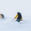 två modeller bär varsin Bergans Rondane V6 40L ryggsäck (herr)