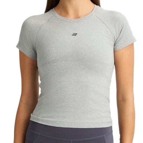 Röhnisch Seamless Flex Tee träningströja (dam) på en modell