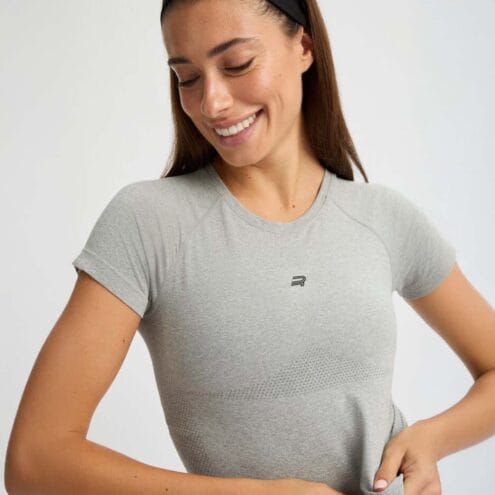 en tight och bekväm Röhnisch Seamless Flex Tee träningströja (dam)