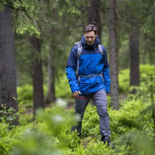 en modell bär Bergans Vengetind 32L ryggsäck (unisex)