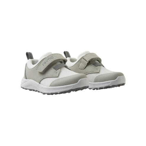 ett par Reima Ekena sneakers (barn)