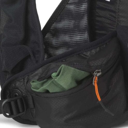 ficka på midjebälte på Silva Strive Mountain Pack 17+3L ryggsäck med väst (unisex)