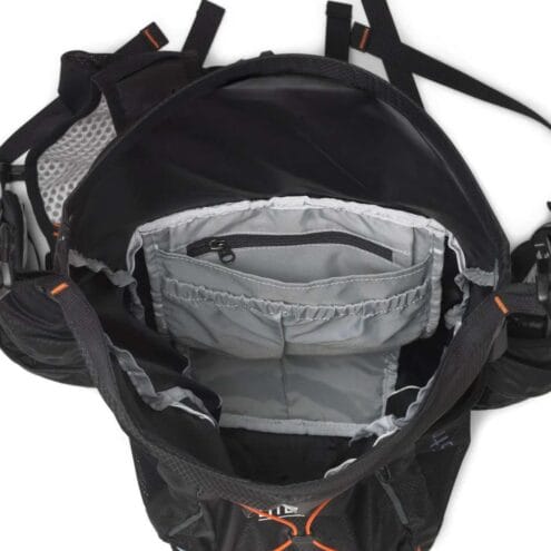 detaljer på insidan av Silva Strive Mountain Pack 23+3L ryggsäck med väst (unisex)